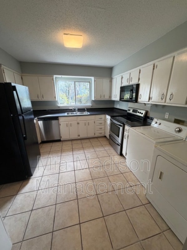 Building Photo - 527 Tibet Ave