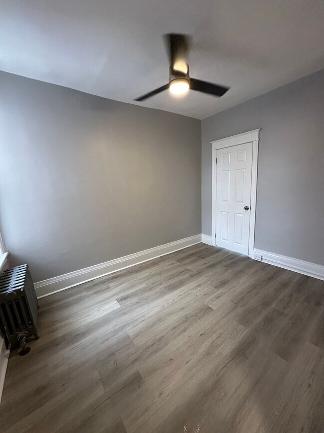 Building Photo - Beautiful renovated 3 bedroom