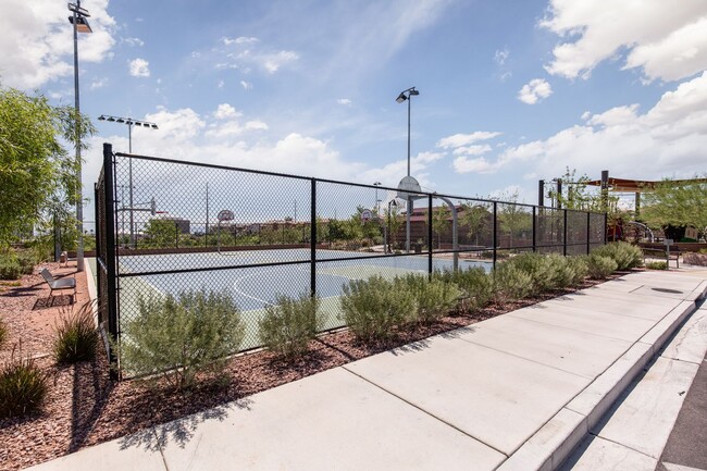 Building Photo - Luxury Summerlin townhome in resort style gated community