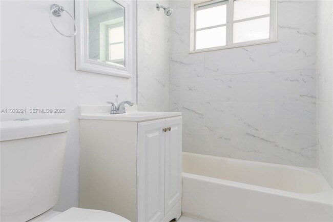 Building Photo - 6913 Rue Vendome