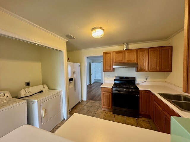 Building Photo - 352 Bonita St