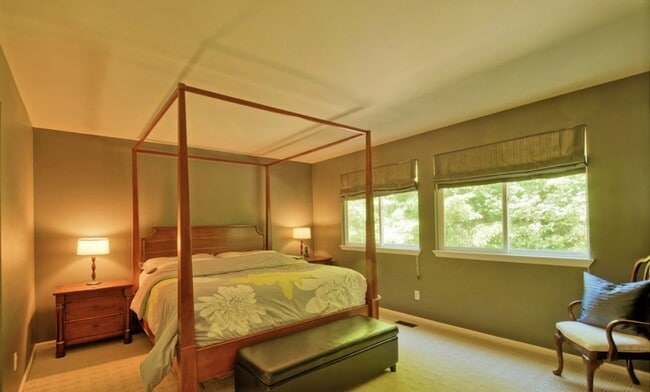 Building Photo - An Elegant impeccably maintained home with...