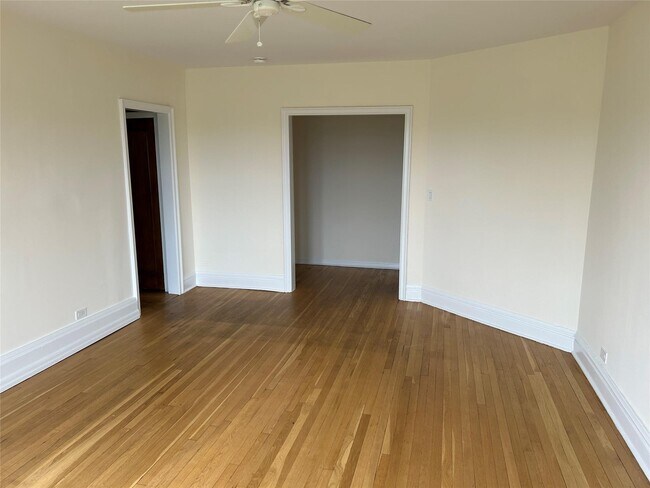 Building Photo - 490 Bleeker Ave
