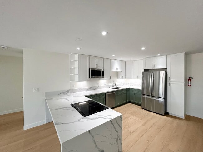 Building Photo - Beautiful 2BD/2BA Fully Remodeled w/ Reser...