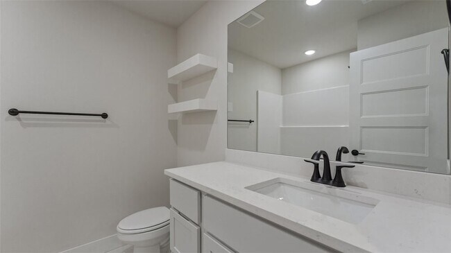 Building Photo - 1861 Lapis Ave