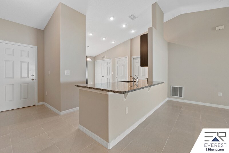 Building Photo - 23 Ryding Ln