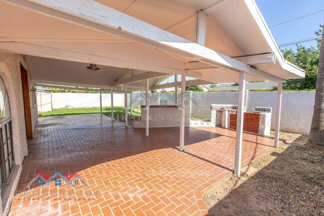 Building Photo - 8119 E Amelia Ave