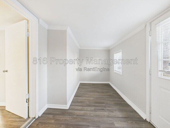Building Photo - 126 S Village Terrace