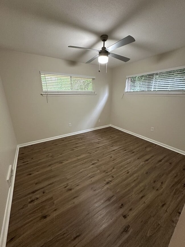Building Photo - Charming Pet-Friendly 2BR Home with Off-Street Parking in Chattanooga