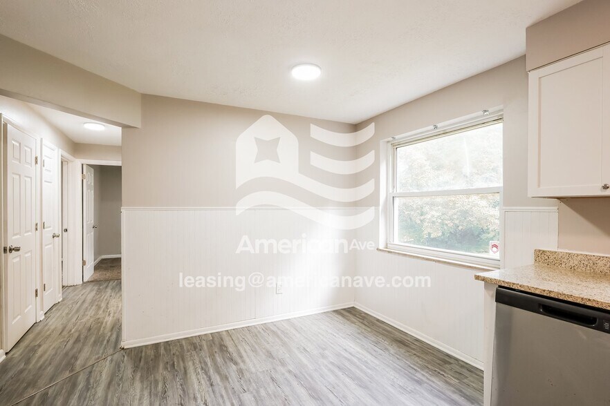 Building Photo - 3464 Robinet Dr