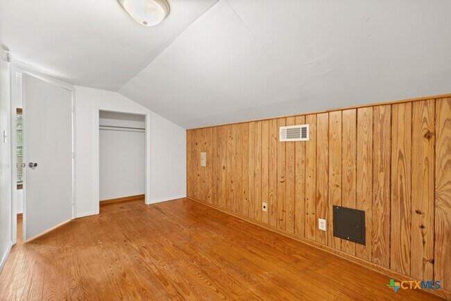 Building Photo - 1511 Ranch Rd 12