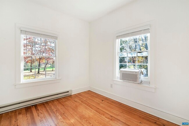 Building Photo - 2580 Nydrie Dr