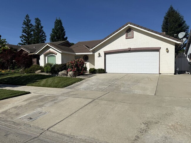 Building Photo - Charming 3-bedroom, 2-bath home in North Merced!