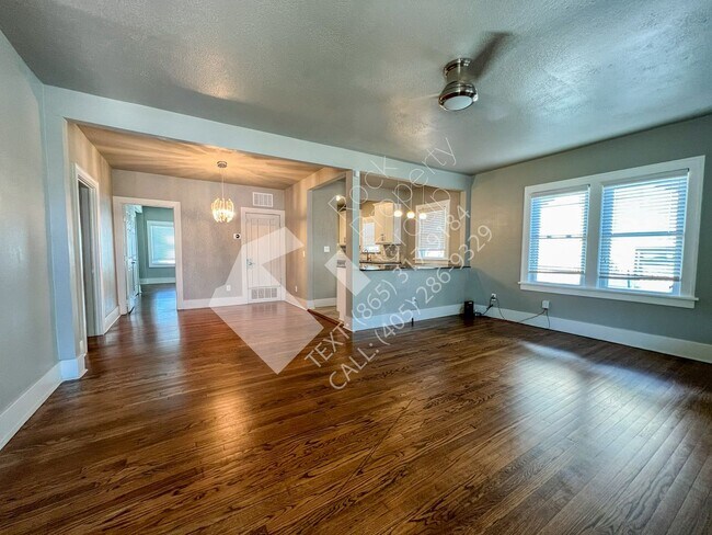 Building Photo - Must See 3 Bedroom/3 Bathroom Home near Edgemere Park