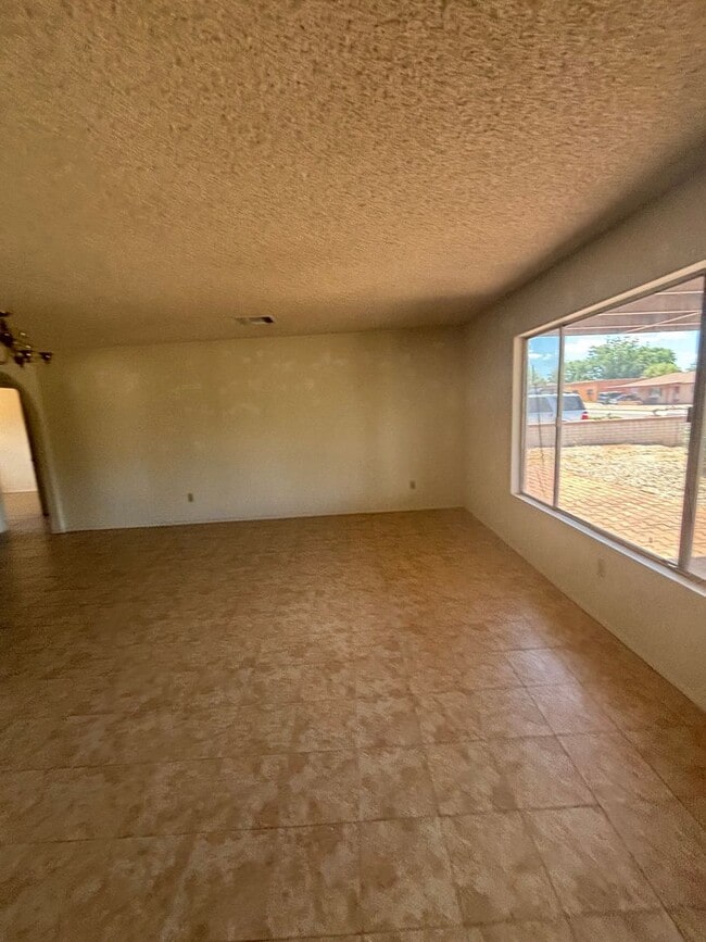 Building Photo - 554 Hegge Dr