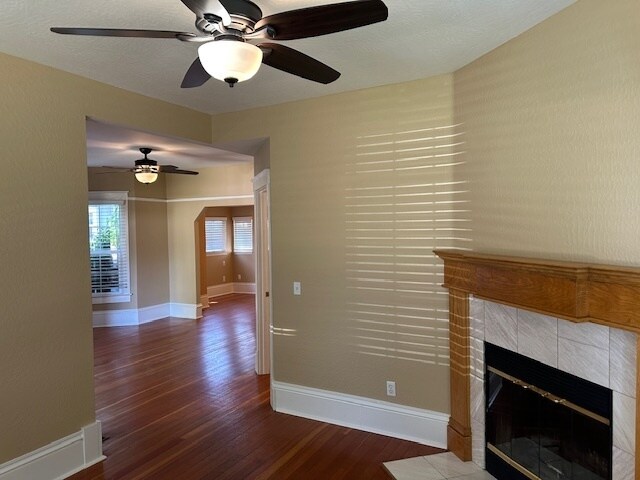 Building Photo - Modesto 3 Bedroom 2 Bathroom Home.