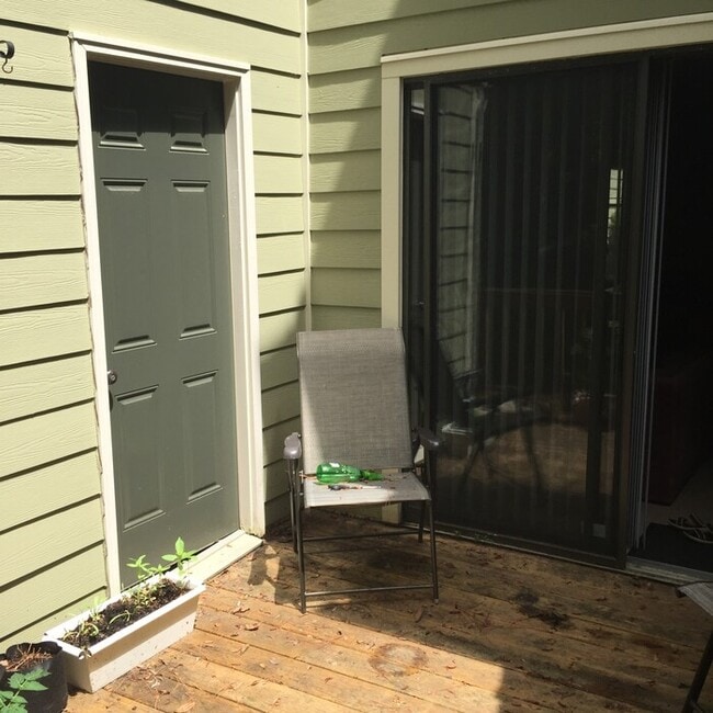 Building Photo - 104 Cedarwood Ln