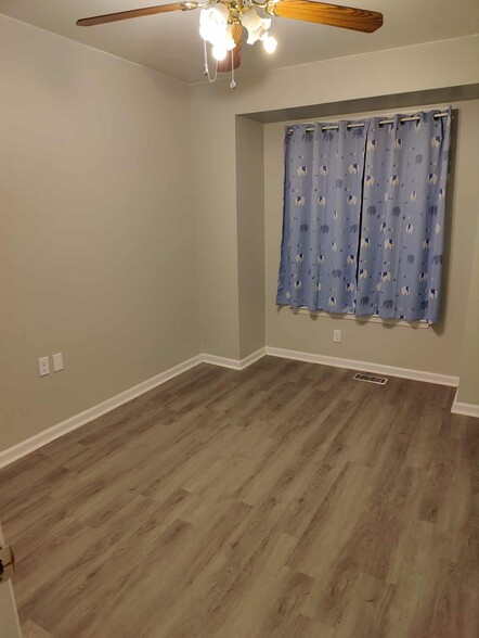 Bedroom 2 (3rd floor) - 11573 Overleigh Dr