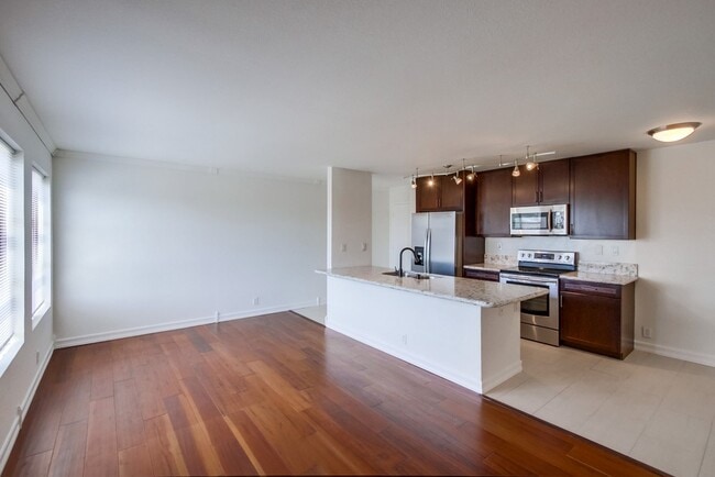 Building Photo - 4545 Arizona St