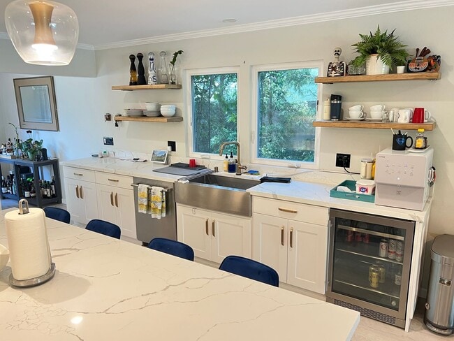 Building Photo - Beautifully Upgraded 5 Bed 4 Bath Orange Pool Home