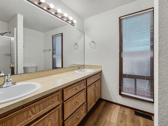 Building Photo - 14327 123rd Ave NE