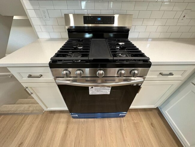 Building Photo - Immaculate 3 BD 2 BA Detached Home with Garage in Springfield, VA