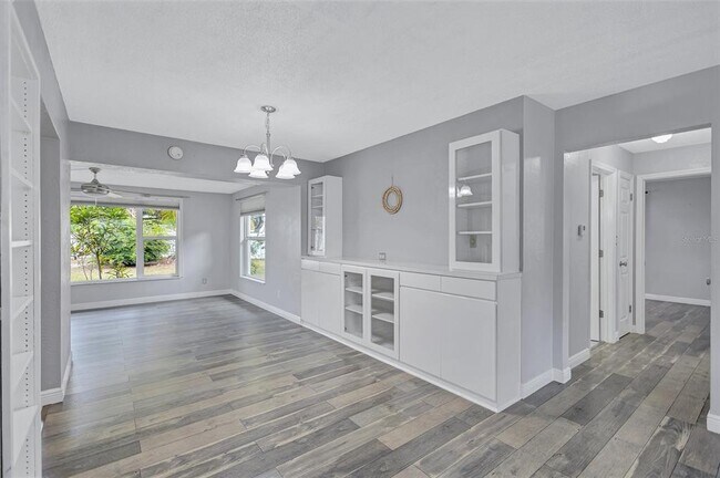 Building Photo - 2544 Burnice Dr