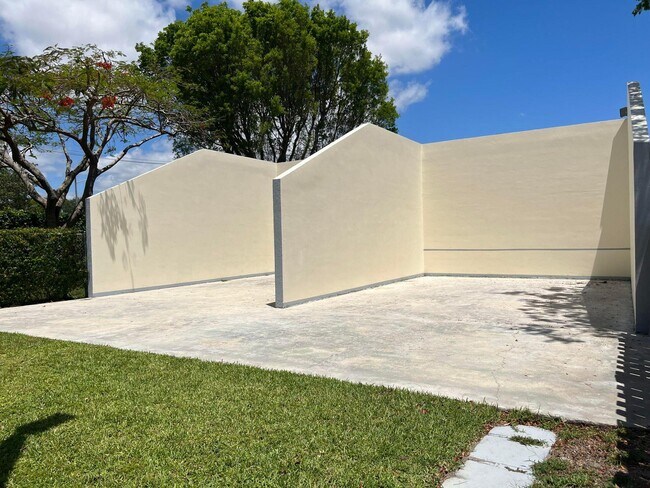 Building Photo - 1765 San Jose Dr