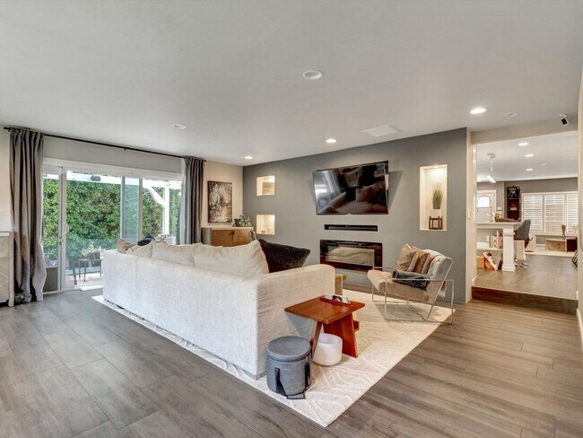 Building Photo - 5437 Coolidge Ave