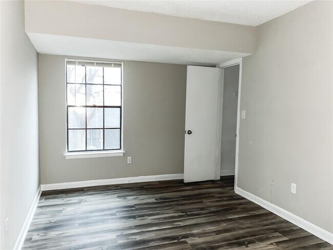 Building Photo - 1673 E Trinity Blvd