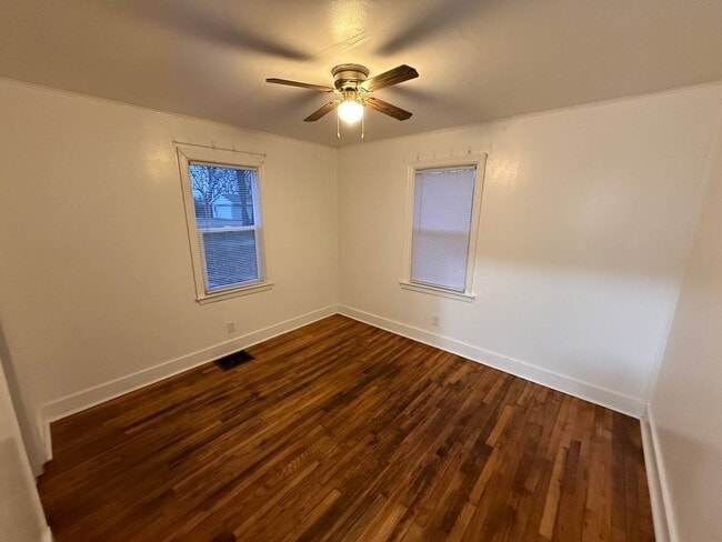 Building Photo - 3315 Valley Dr