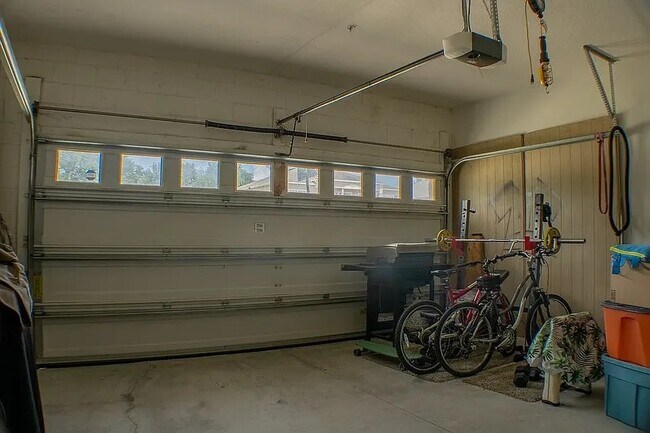 Building Photo - 2341 Betsy Ross Ln