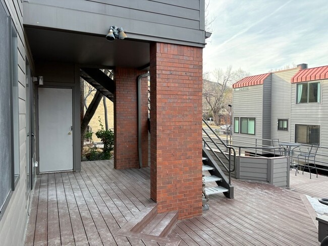 Building Photo - Completely Renovated 3 Bed 2 Bath Condo Downtown Pearl.  Brand New Interior!