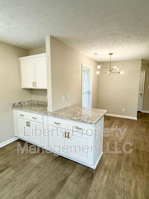 Building Photo - 805 Broadmore Dr