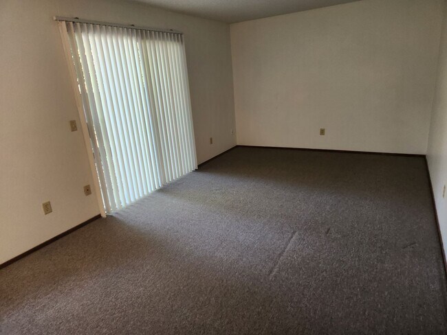 Building Photo - 828 Carlita Cir