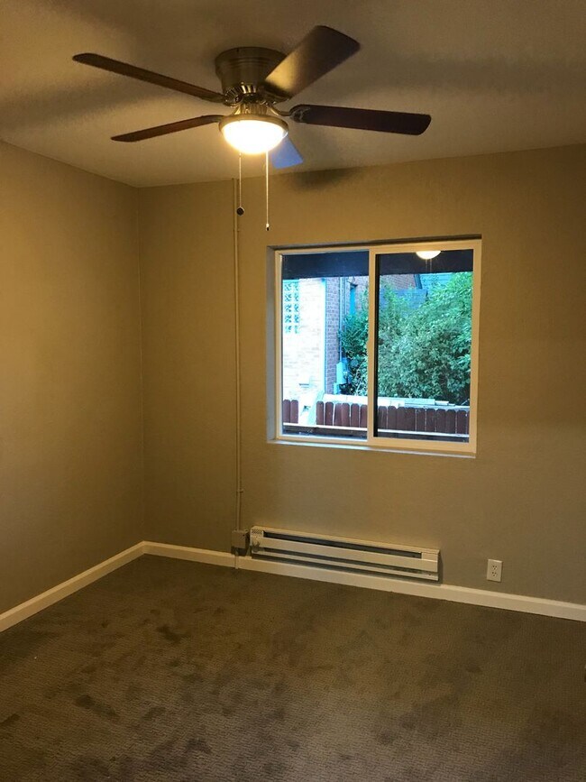 Building Photo - 2 Bed, 1 Bath Unit Available Now near Sloan's Lake
