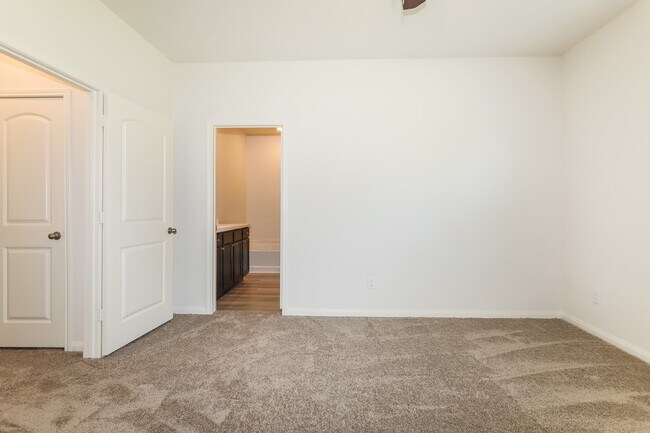 Building Photo - 26877 Steinbeck Dr