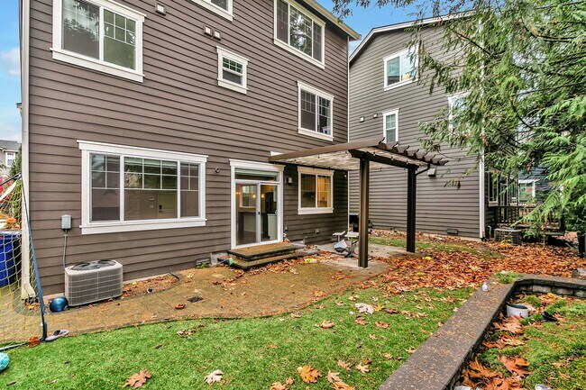 Building Photo - Sophisticated and Luxurious