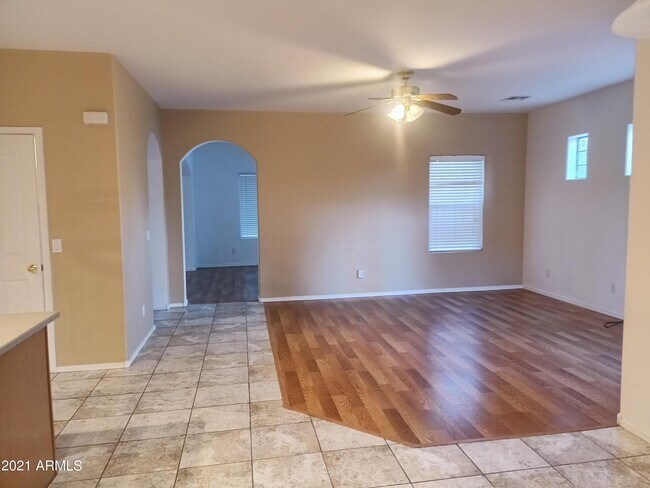 Building Photo - 1280 E Canyon Creek Dr