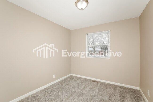 Building Photo - 3913 N Bolton Ave