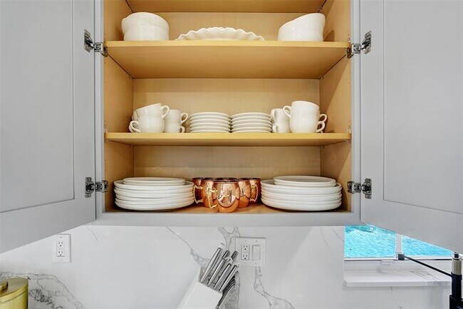 Building Photo - 1129 NE 2nd Ave