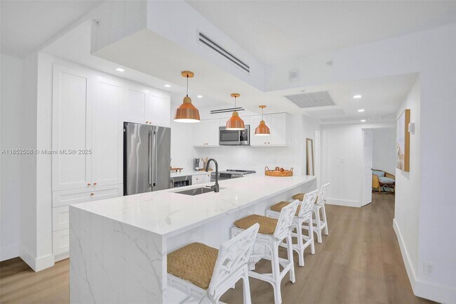 Building Photo - 2501 S Ocean Dr