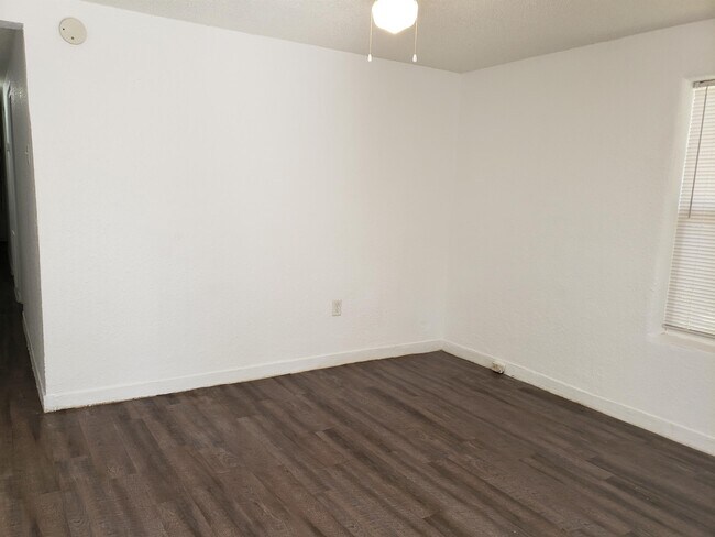 Building Photo - 1631 W 31st St