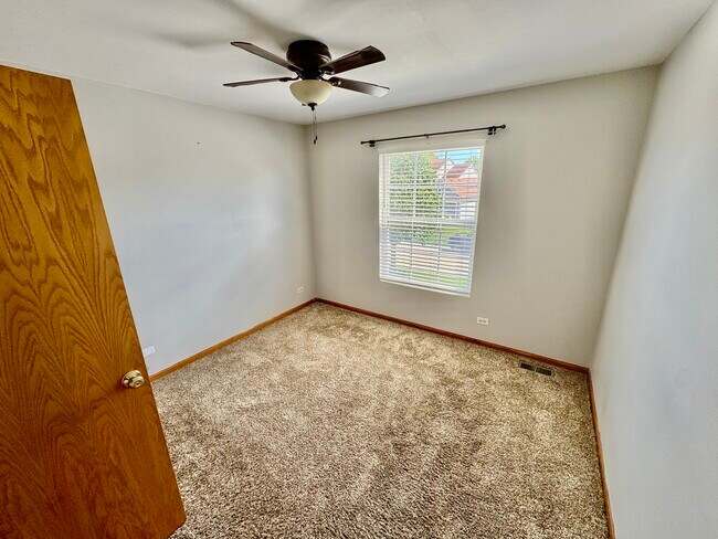 Building Photo - 384 Horizon Ln