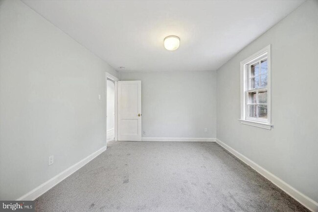 Building Photo - 11 Trent Rd