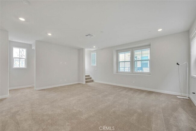 Building Photo - 6 Crown Point Dr