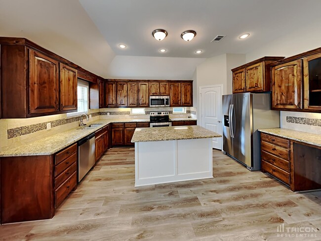 Building Photo - 2021 Bay Laurel Dr