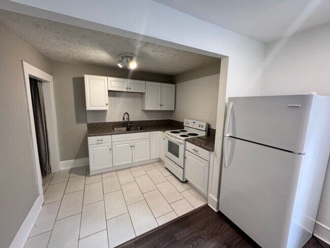 Building Photo - HALF OFF FIRST MONTHS RENT SPECIAL!!