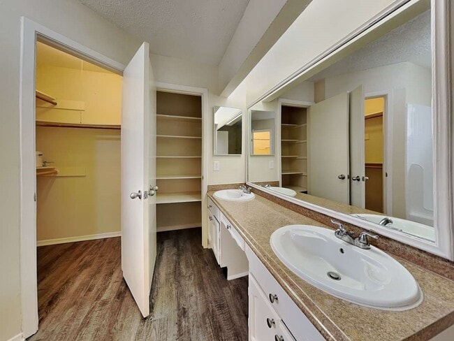 Building Photo - 14234 Montaigne Dr