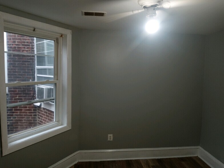 Building Photo - 4820 Sansom St